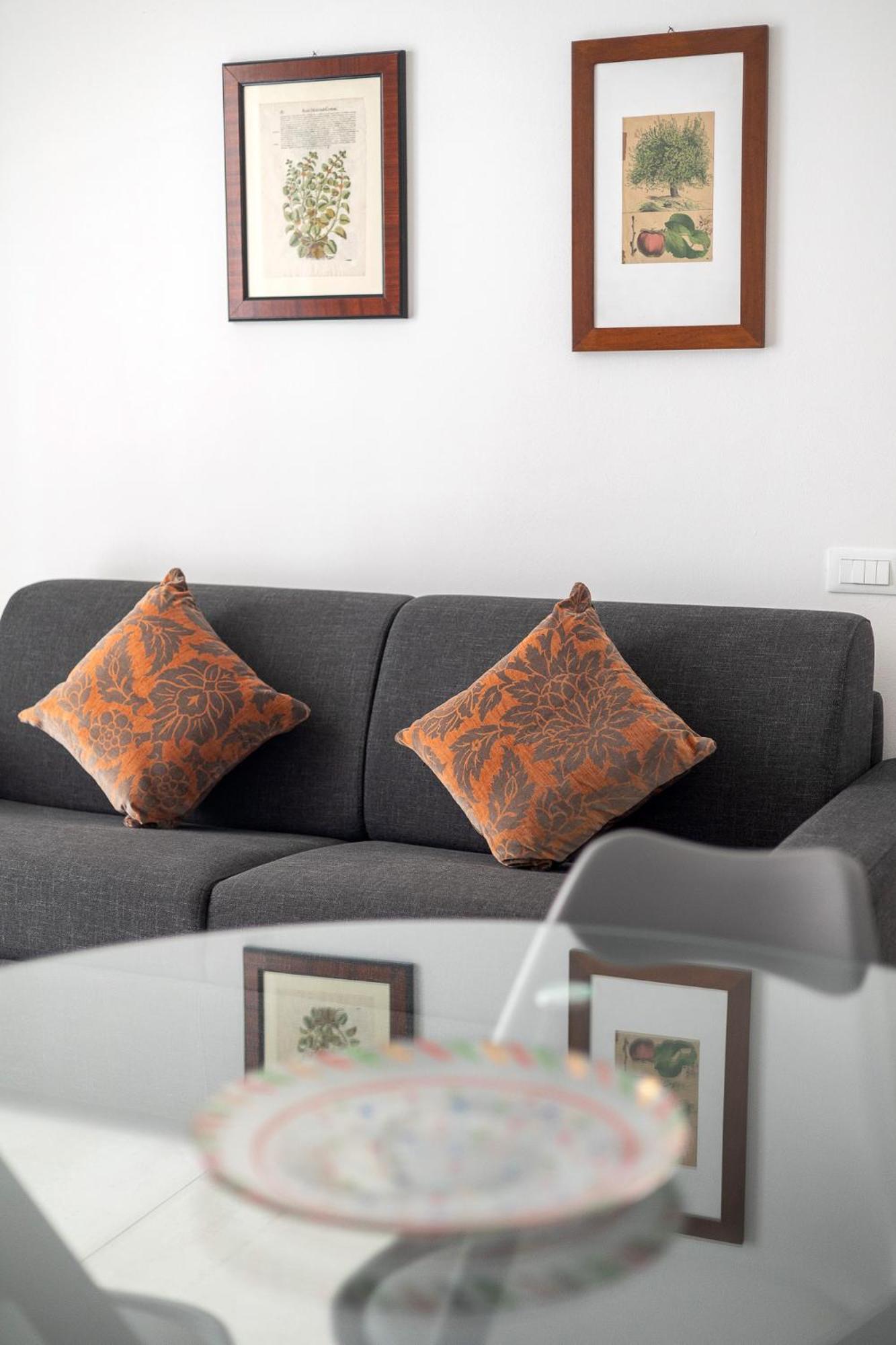 Apartment Le Dodici Porte - Porta San Felice 8 By District *