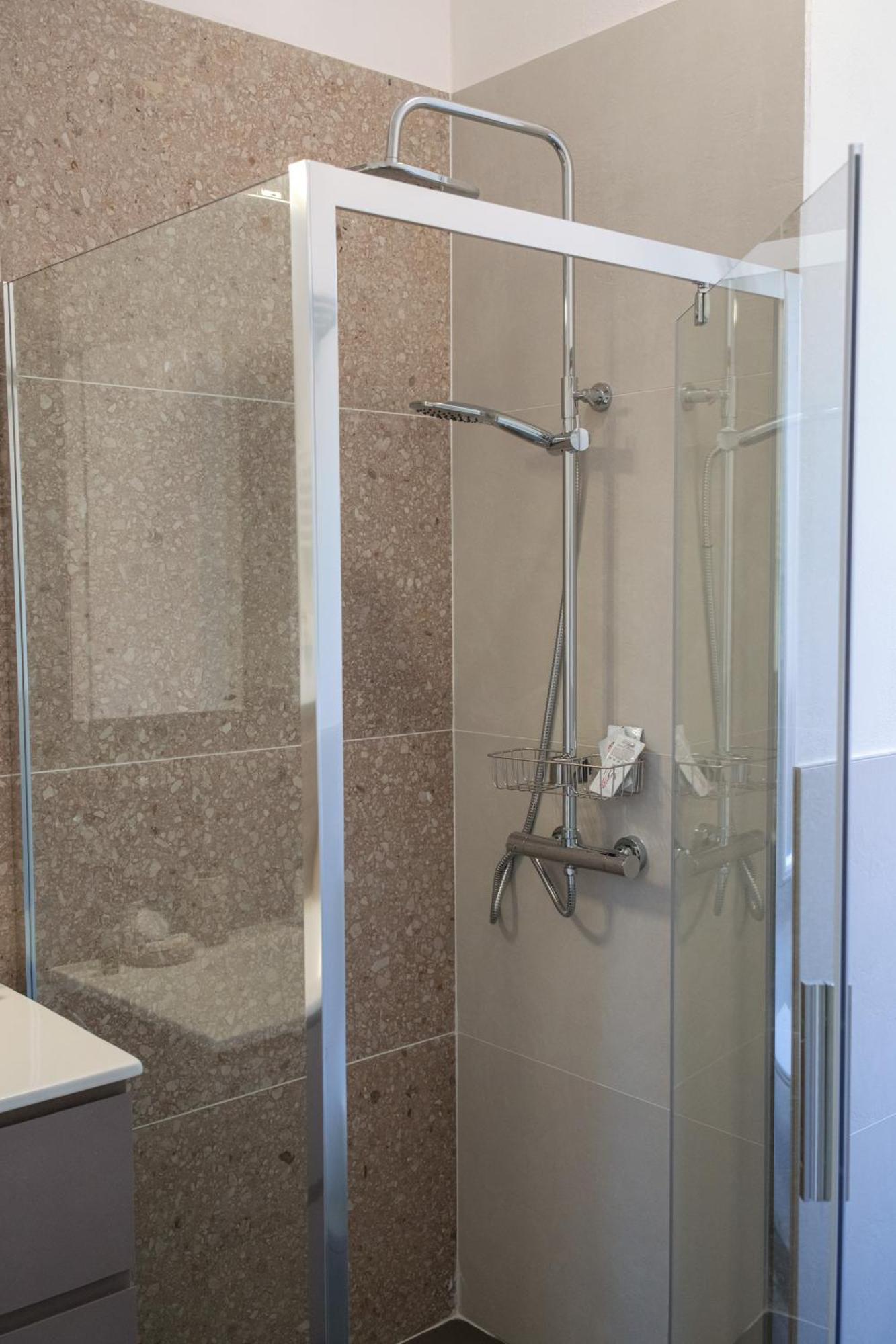 Vikos Guest house Bologna
