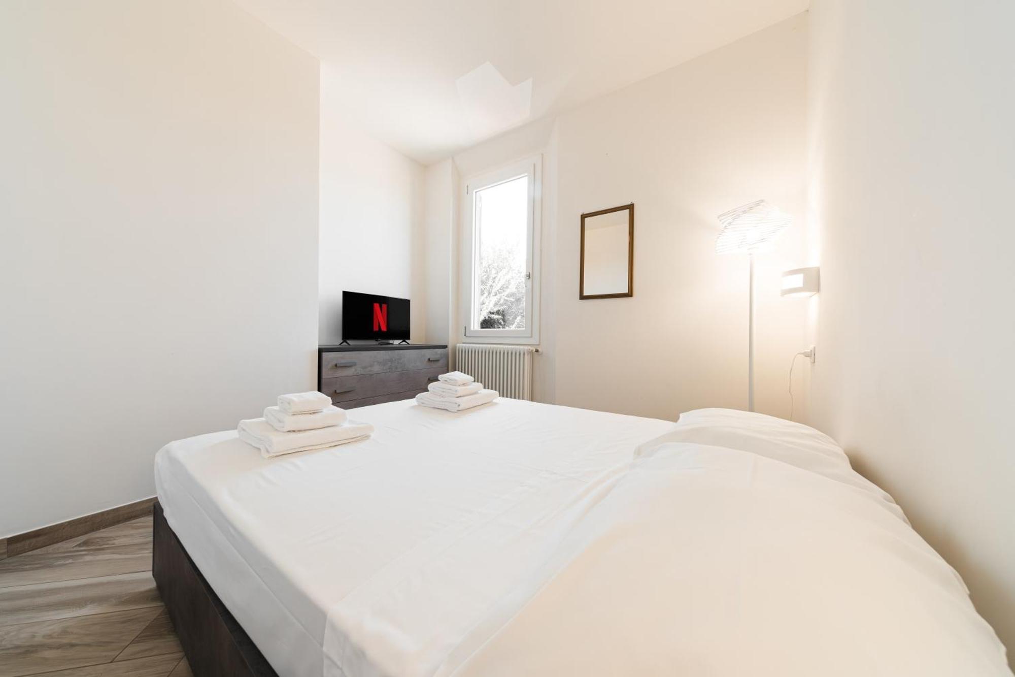 Apartamento Carracci House - Free Parking - Station - Center E Fiera *