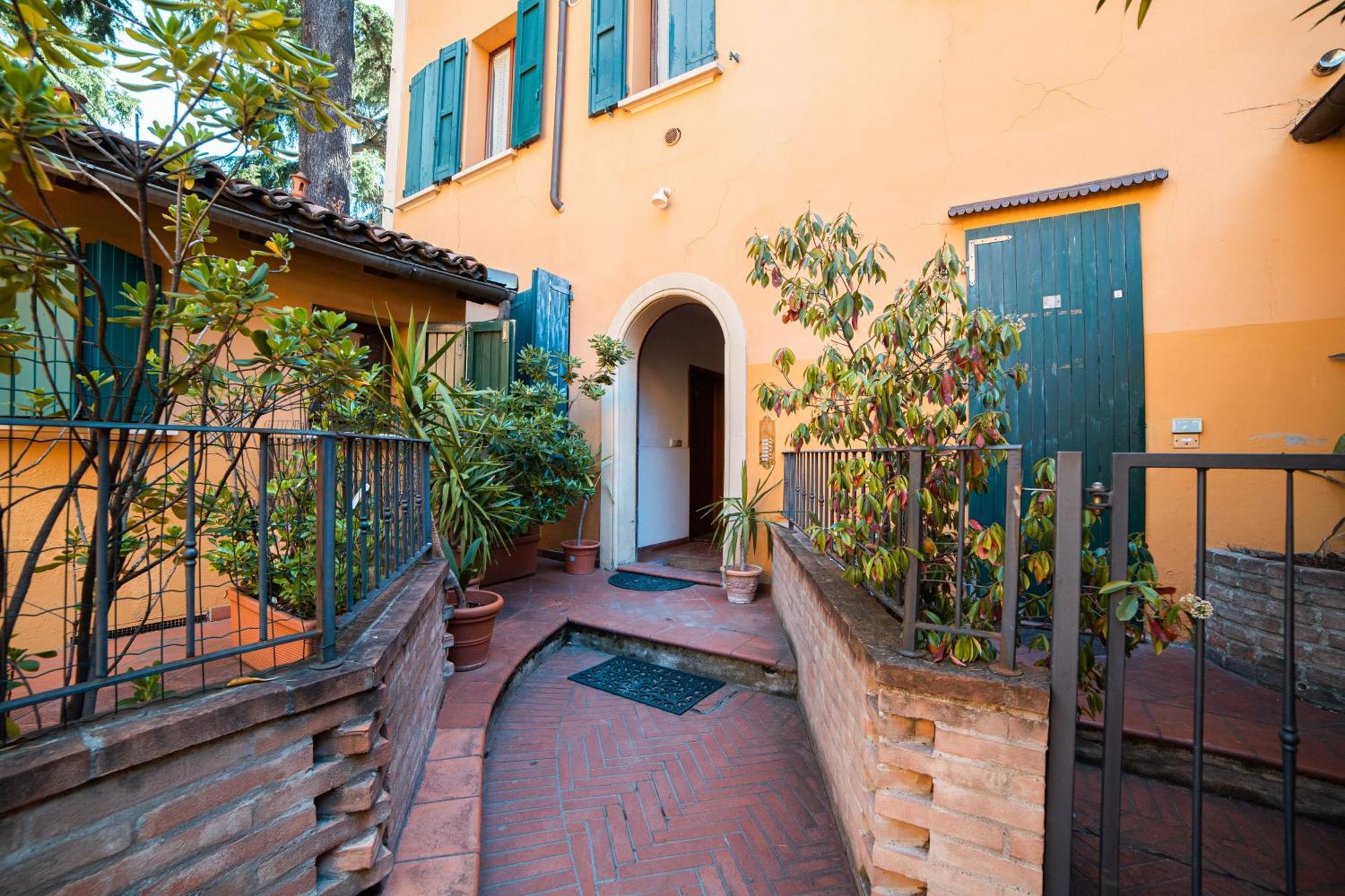 Porta Saragozza Apartment *