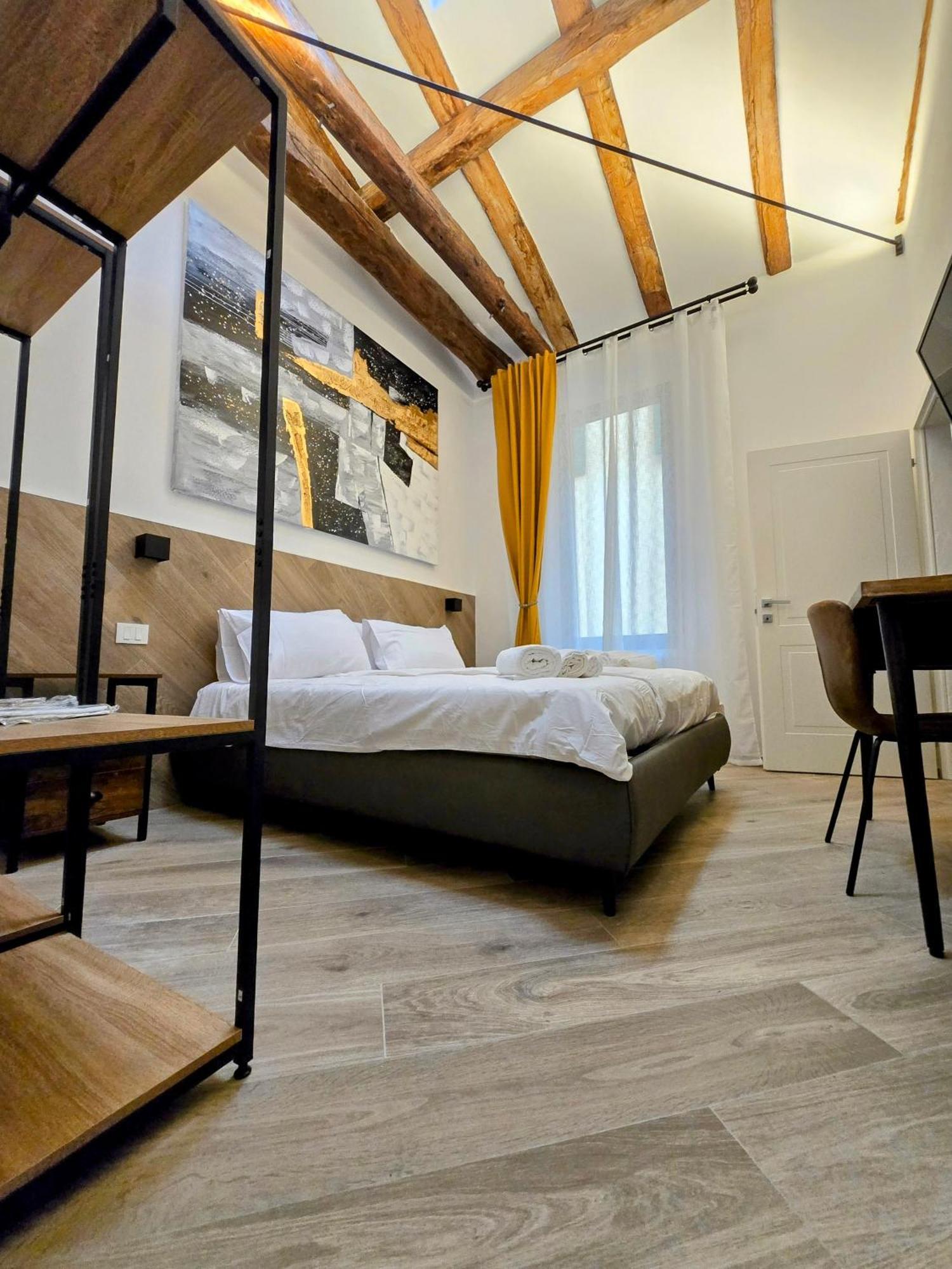 Piazza San Martino 9 Bed & Breakfast *