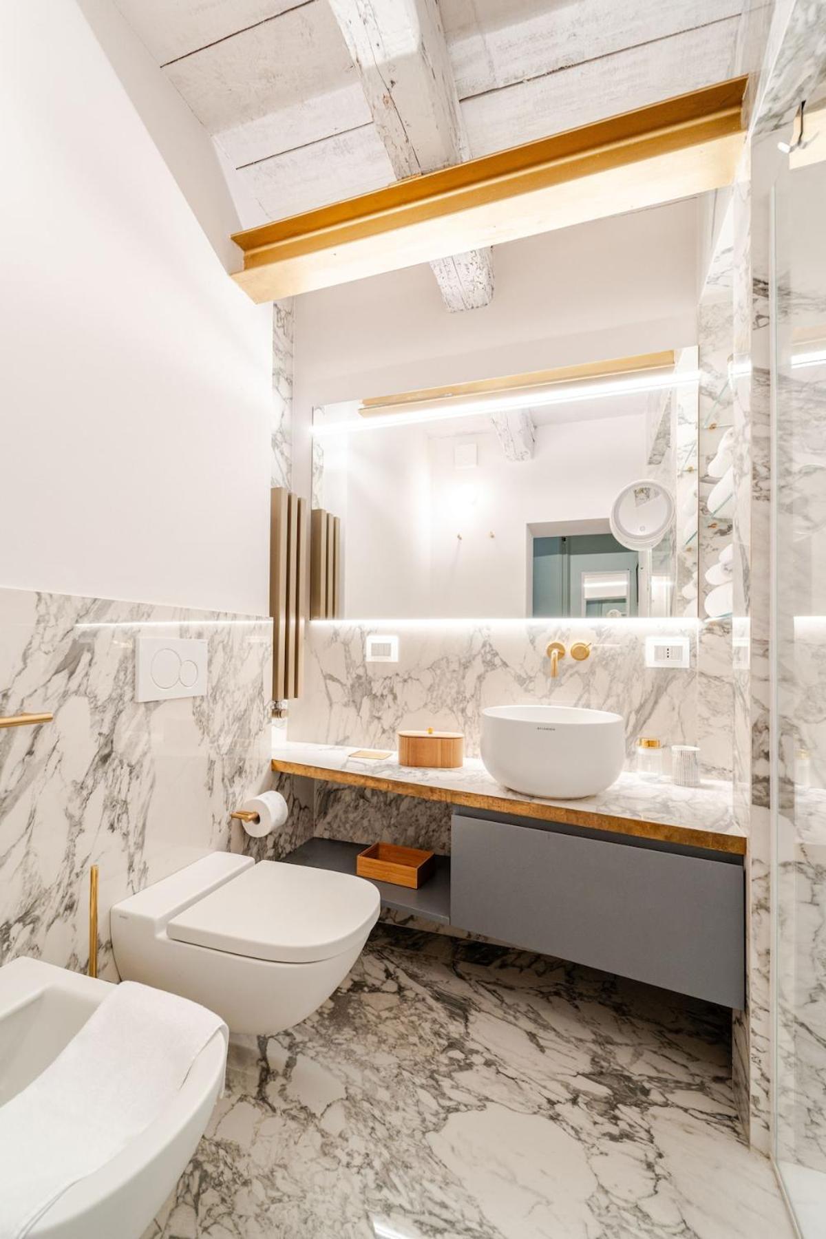 Deluxe Fine Art Historic Centre Apartment Bologna