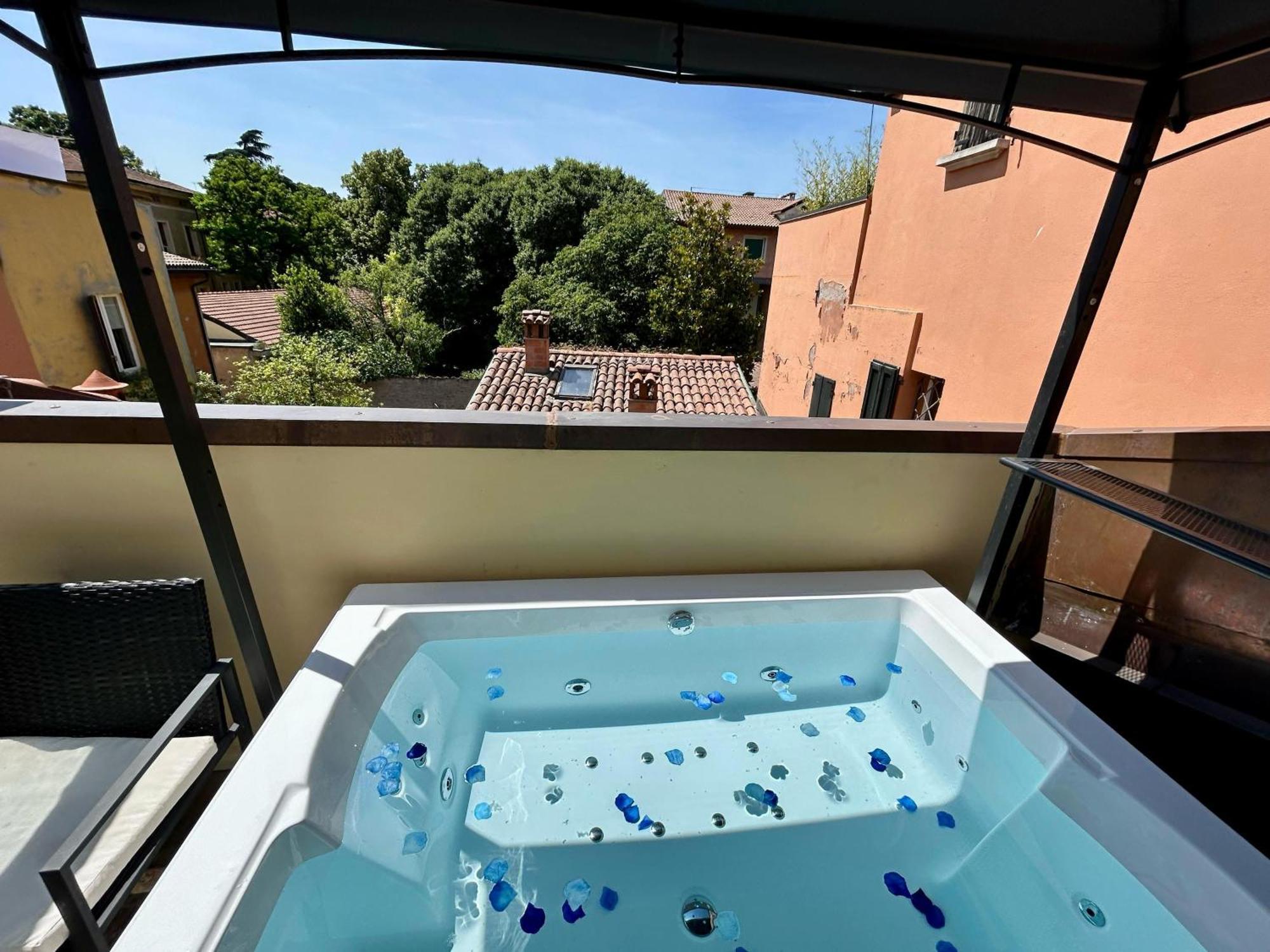 Frassinago Deluxe Suites-bolognarooms * Bologna