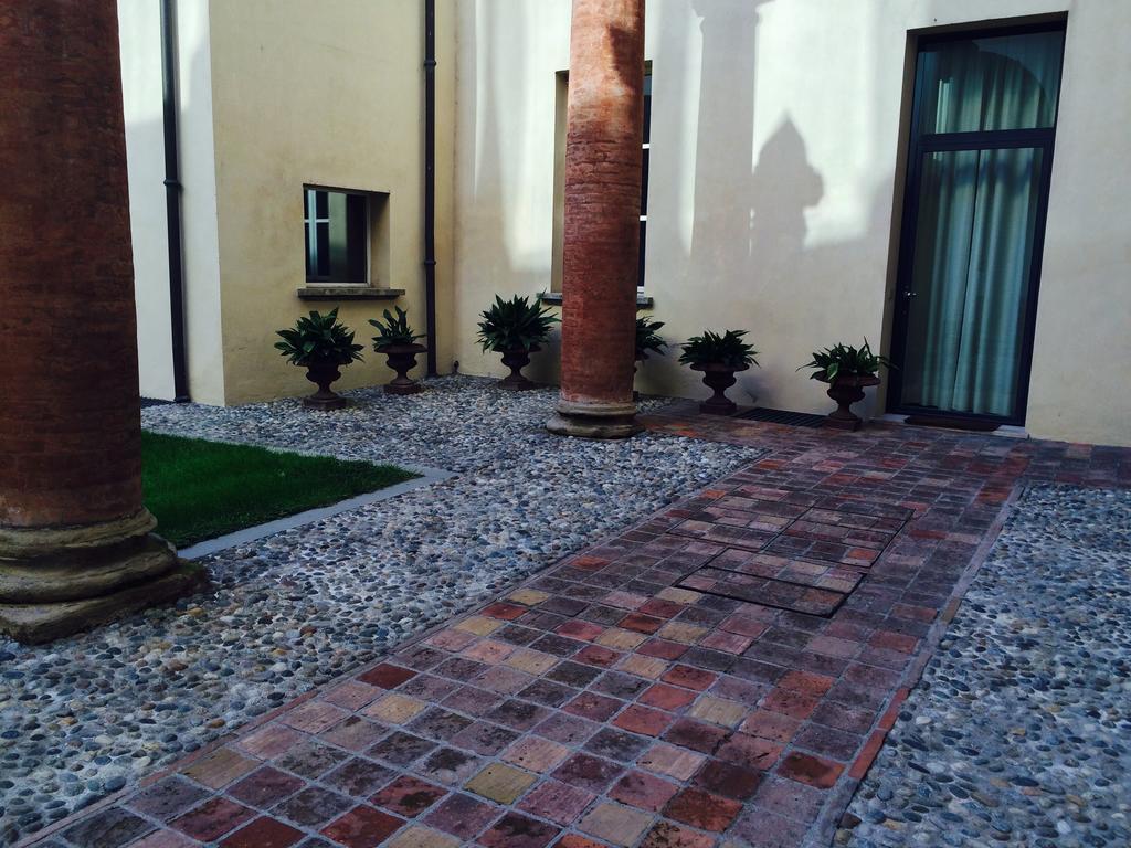 Tl Palazzo Fantuzzi *