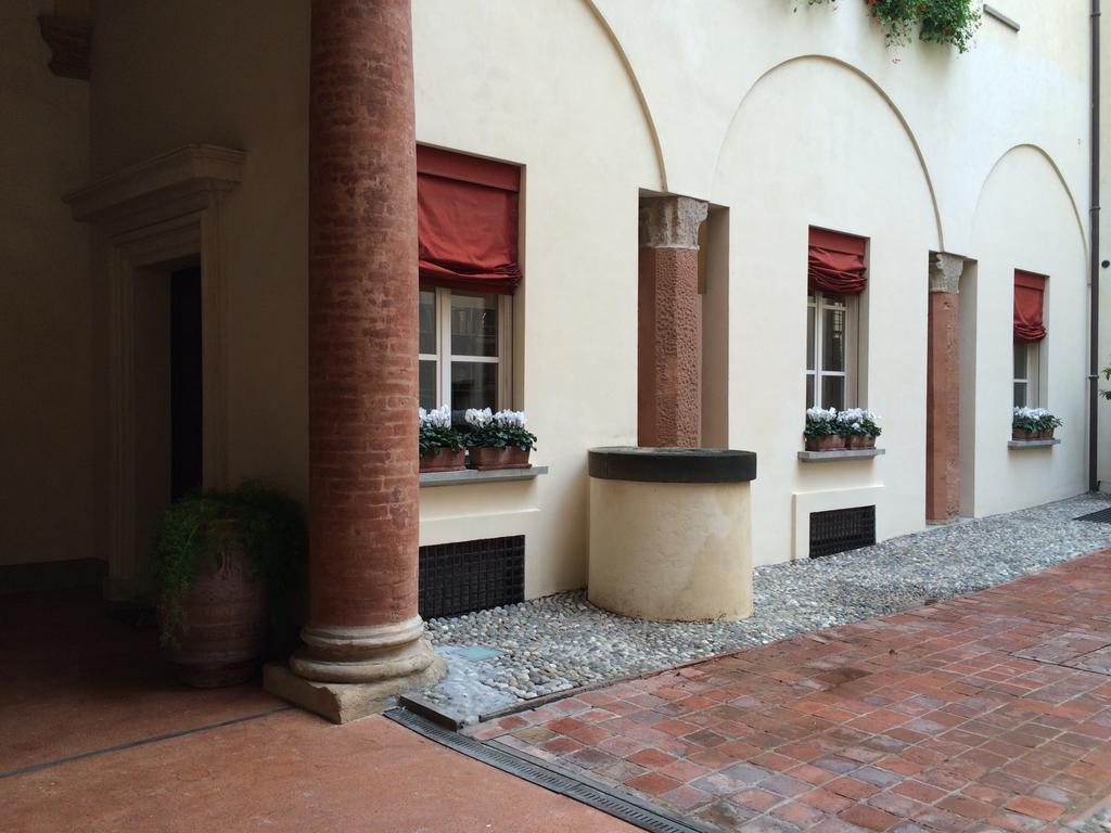 Tl Palazzo Fantuzzi *