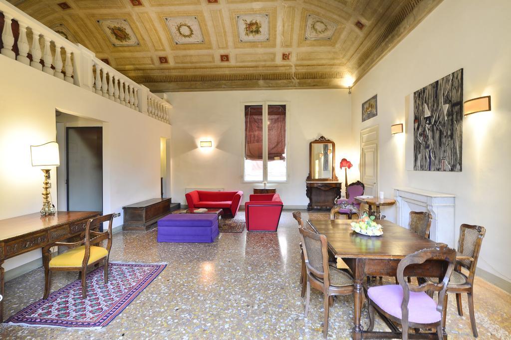 Palazzo Tanari *
