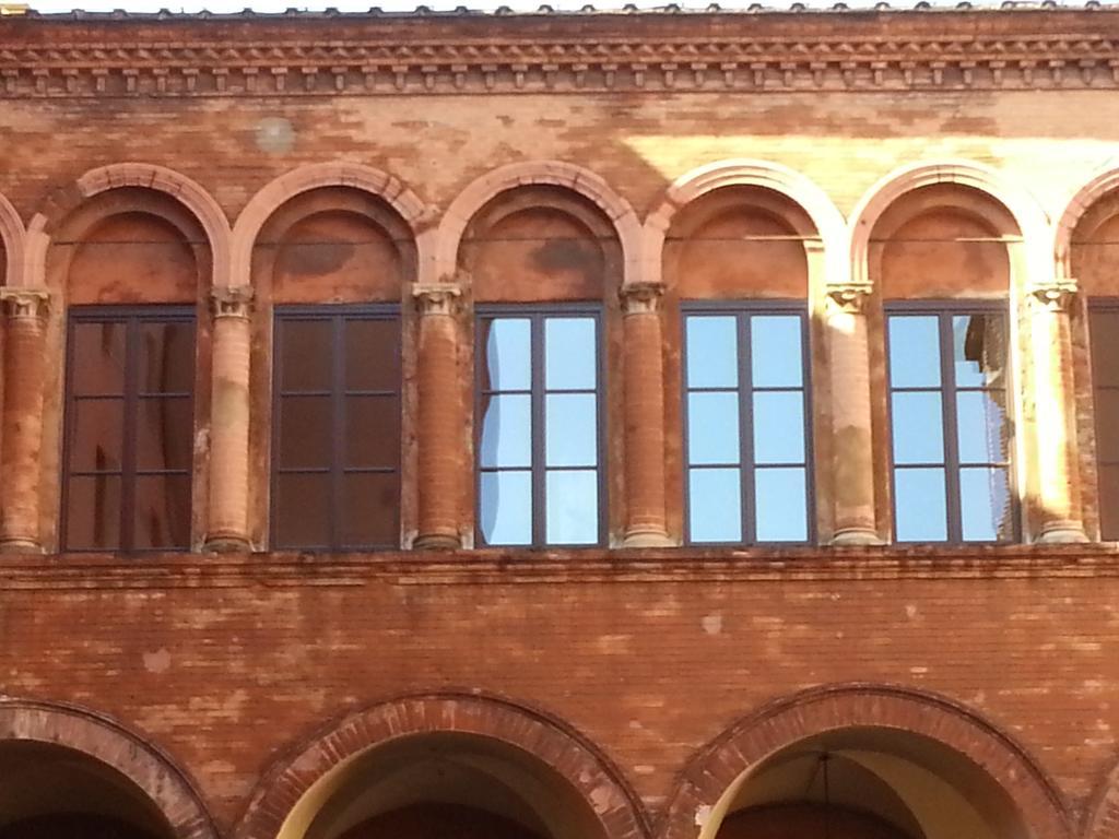 Apartment 8 Colonne *