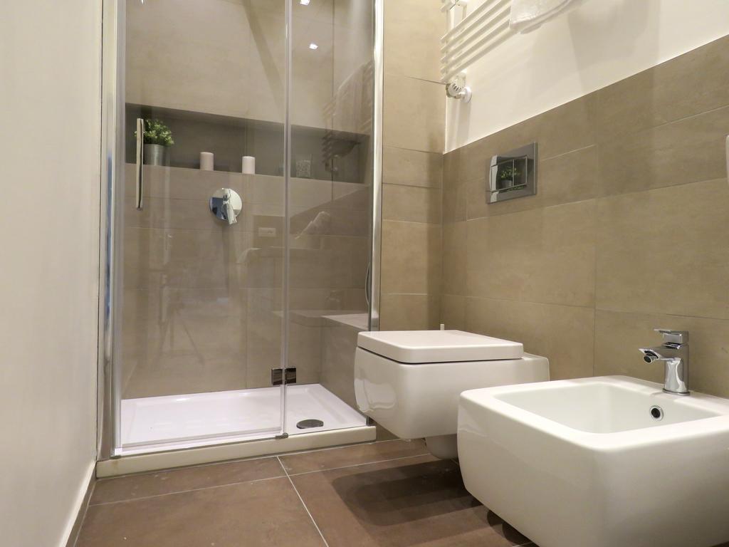 Apartment 8 Colonne