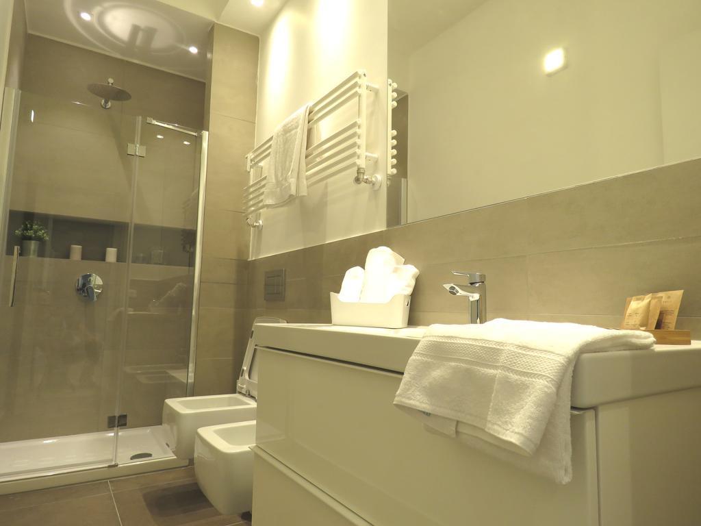 Apartment 8 Colonne *