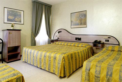Holiday- Finestrella Hotel Bologna
