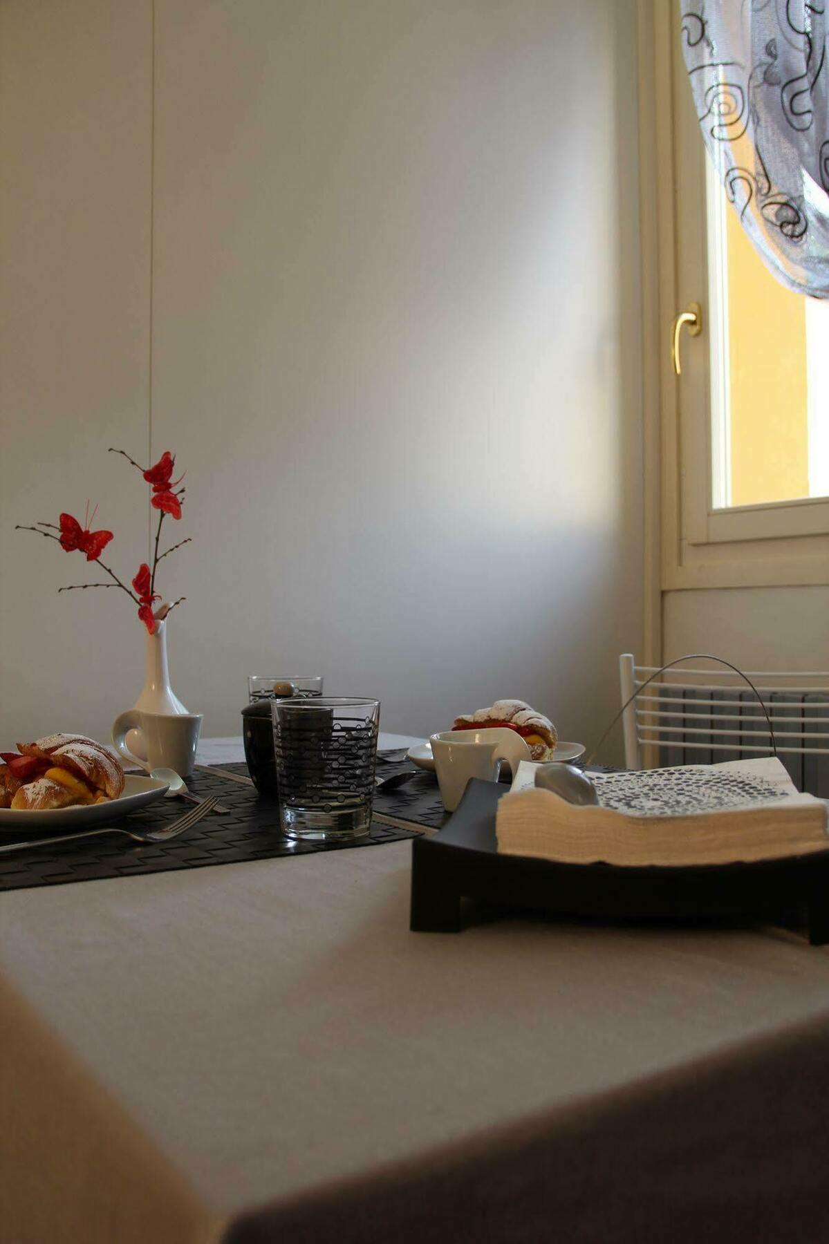 Emilia Levante Musica By Short Holidays Apartment