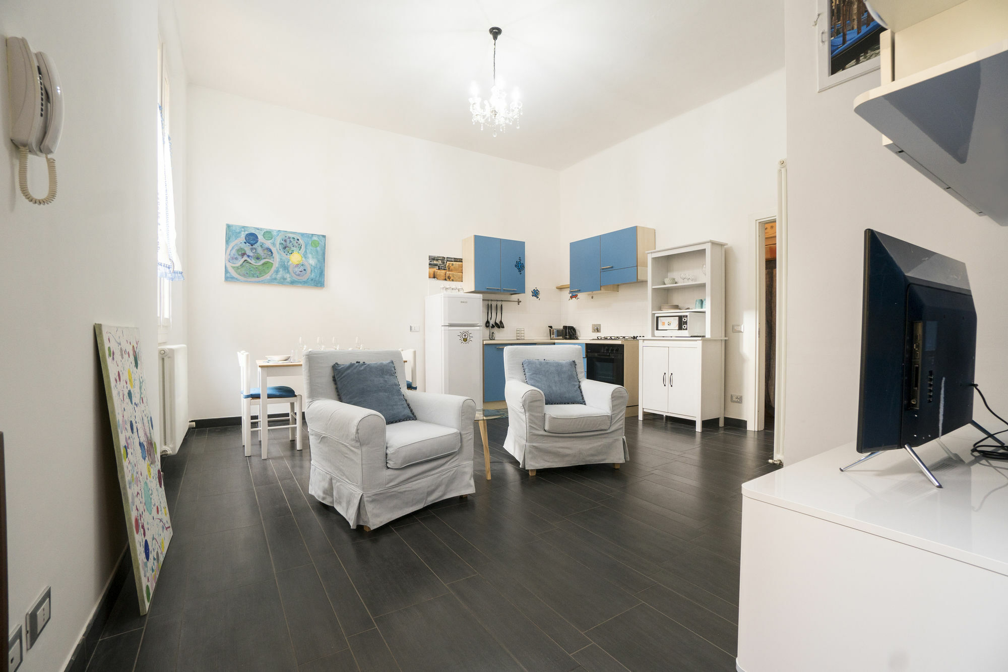 Opera House By Apartment *