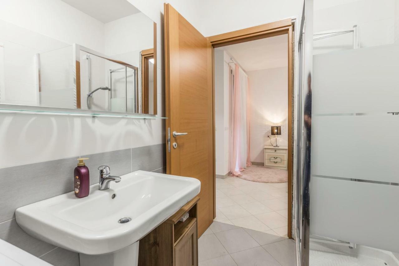 Apartment Freud 8, By Short Holidays