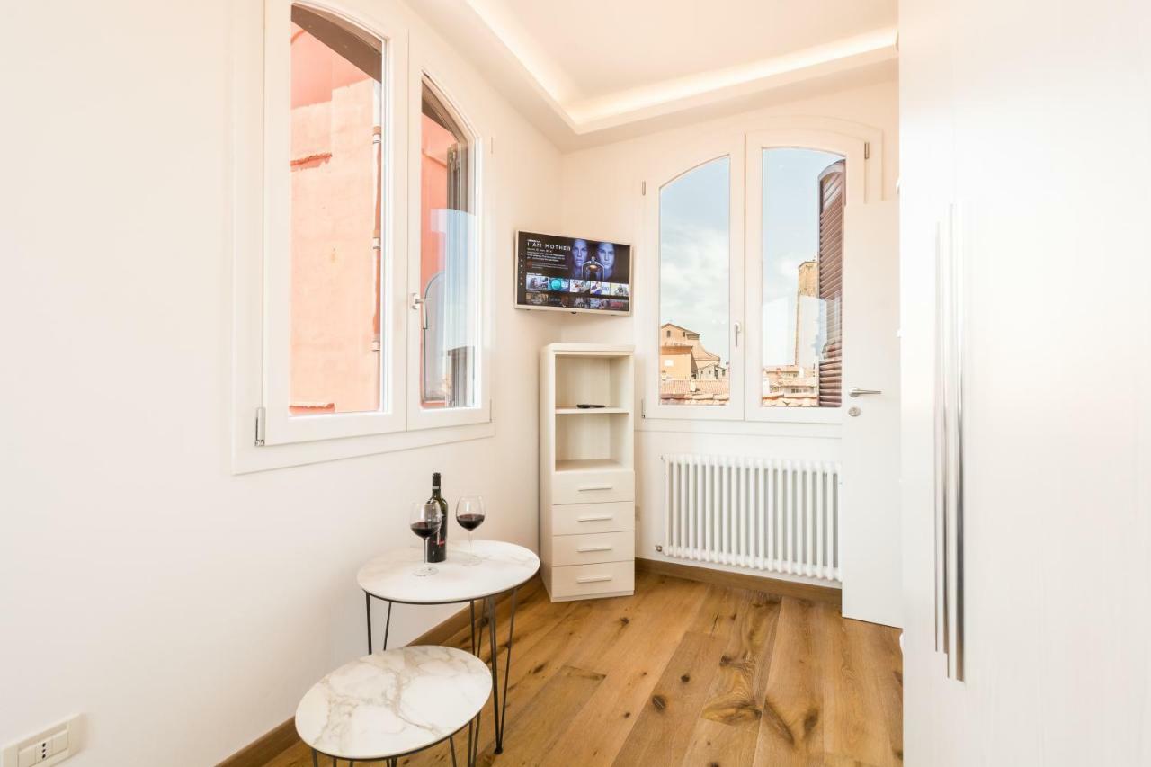 4 Star Two Towers Apartment Bologna